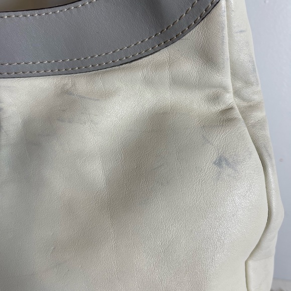Coach White And Gray Soho  Lynn Hobo, Leather Shoulder Bag EUC with COA - Picture 7 of 16
